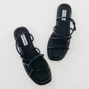 Steve Madden flat sandal- size 7.5